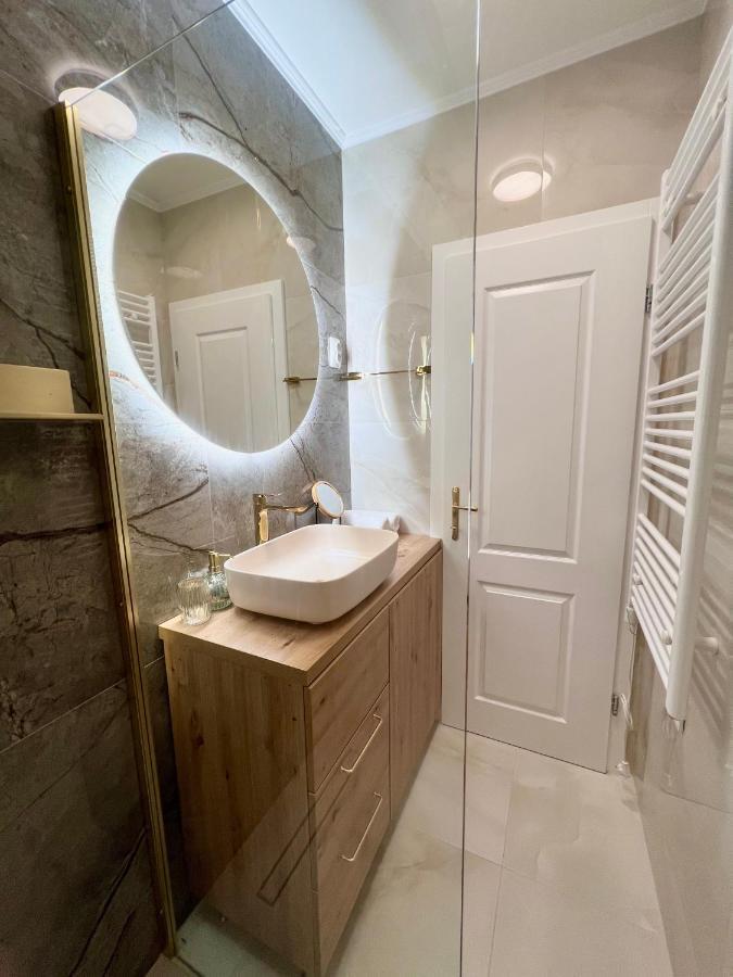 Velvet - Free Private Garage Apartman