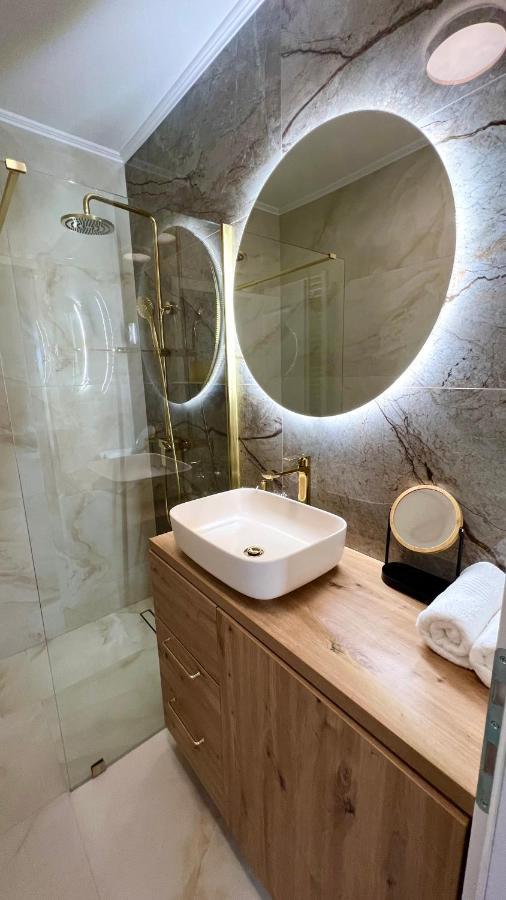 Velvet - Free Private Garage Apartman *